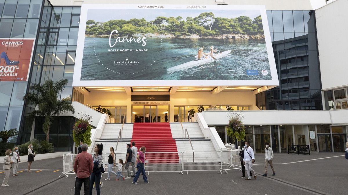 Cannes upadlo do hibernace, ruší festivaly a chystá propouštění